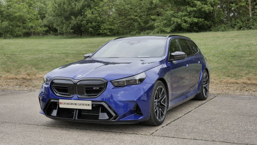 BMW M5 SALOON M5 4dr DCT view 4